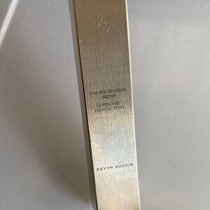 BNIB Kevyn Aucoin The Foundation Brush